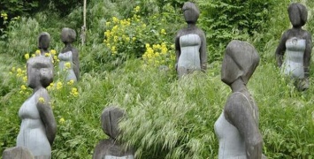 В сюрреалистическом саду скульптур La Serpara ждут гостей (видео)