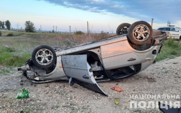 На Херсонщине произошло смертельное ДТП: 26-летний вылетел из машины - фото