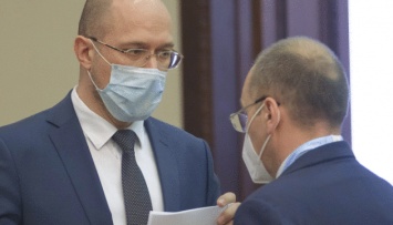 Несвоевременные доплаты медикам: депутаты обратились к Шмыгалю и Степанову за ответами