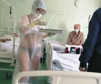 В России наказали медсестру в прозрачном костюме поверх бикини, но пациенты были не против. Фото