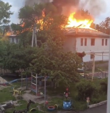 Вчера в Мирнограде горело двухэтажное здание бывшей "Сберкассы"