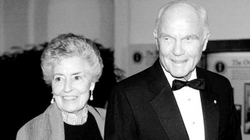 Вдова астронавта Джона Гленна умерла от COVID-19 в возрасте 100 лет