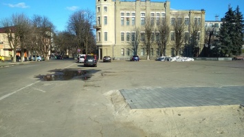 Подрядчики пожаловались на то, что 45 тонн брусчатки с Соборной площади Павлограда были украдены