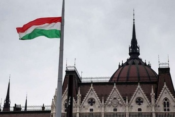 Парламент Венгрии запретил юридически менять пол