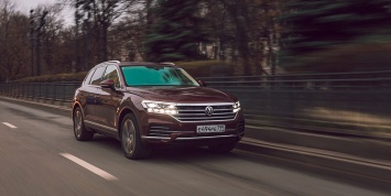 Volkswagen отзовет новые Touareg в России из-за протечки масла