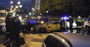В Москве разбили Mercedes за 14 миллионов рублей (видео)