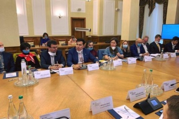 Саакашвили с бизнесменами побывал в Офисе генпрокурора