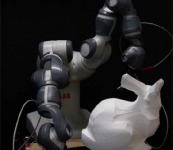 Швейцарские инженеры создали робота-скульптора