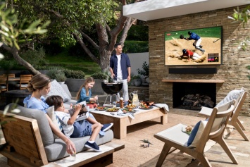 Телевизоры Samsung Terrace формата 4К подходят для открытых пространств