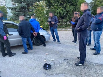 В Запорожской области полицейского поймали на продаже марихуаны
