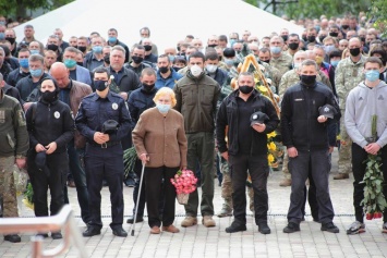 На Донбассе попрощались с героическим комбатом «Луганска - 1», - ФОТО