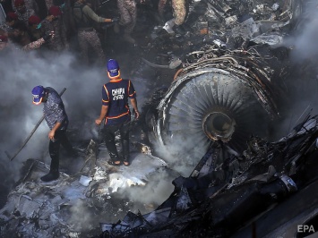 Авиакатастрофа в Пакистане. Погибло не менее 57 человек, двое выжили
