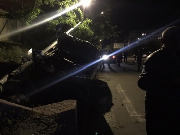 В Бердянске легковушка сбила пешеходов на обочине: один человек погиб