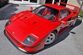 В США выставили на продажу уникальный Ferrari F40, проехавший около 300 км за 28 лет