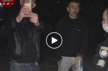 Пьяные киевляне захотели арахиса и разбили окно МАФа
