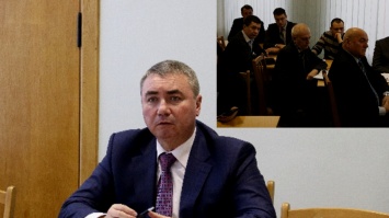 В Кривом Роге депутату горсовета во время заседания постоянных комиссий вручили повестку