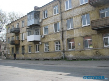Жилье под снос: куда и как хотят отселять жильцов аварийных домов в Украине
