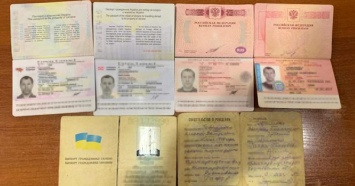 В Луганской области пограничники обнаружили мужчину с пачкой украинских и российских паспортов