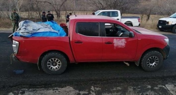 Правоохранители нашли пикап с 12 телами и запиской в кузове