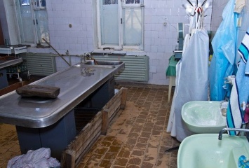 В России медсестер закрыли в морге после контакта с зараженным COVID-19