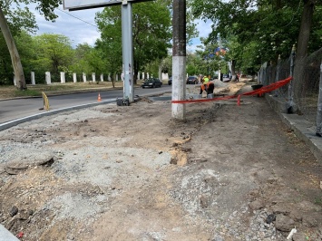В Приморском районе капитально ремонтируют тротуар по ул. Академической