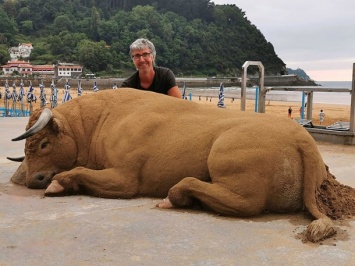 Житель Испании создает из песка реалистичные скульптуры (фото)