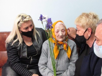 Жительница Бердянска отмечает свой 102-й день рождения(ФОТО)