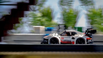Фотограф воссоздал страницы истории Porsche при помощи Lego