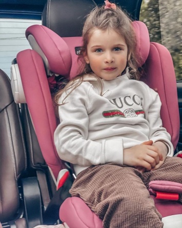 "Ого, какая красотка растет": в сети фанаты восхитились внешностью 4-летней дочери Ксении Бородиной