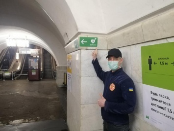 Метро в Киеве: на станциях установили первые дефибрилляторы, а пассажиров становится все больше