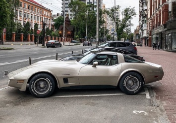В Киеве заметили редчайший коллекционный Chevrolet Corvette