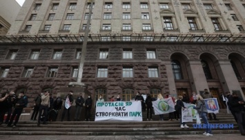 Зеленая зона в Протасовом Яру: Кличко отреагировал на протесты под мэрией