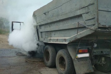 В Днепропетровской области на трассе во время движения загорелся грузовик, - ФОТО