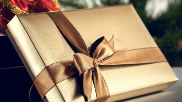 Лучшие подарки для женщин: что преподнести и где купить