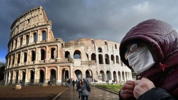 Мэр Рима распорядился о штрафах до €500 за выброшенные на улице маски и перчатки