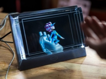 Представлен первый в мире голографический 3D-дисплей c разрешением 8K [ВИДЕО]