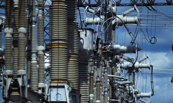 Группа Ахметова обвалила цену на рынке электроэнергии и на этом основании требует сменить руководство НКРЭКУ