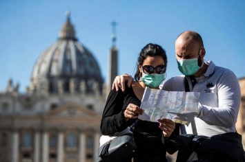 В Риме за брошенные на улице медицинские маски и перчатки вводят штрафы