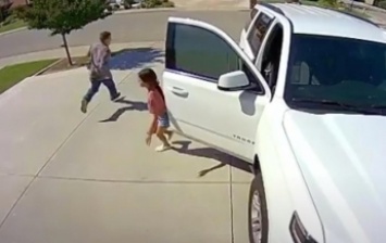 В США ребенок обратил в бегство вора (видео)
