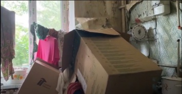 «Опять натащит»: в Днепре женщина превратила дом в настоящую свалку