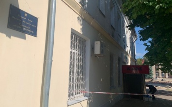 В здание Каховской прокуратуры бросили коктейль "Молотова"