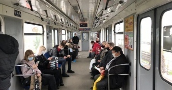 Киевляне не спешат пользоваться открытым метрополитеном (ФОТО)