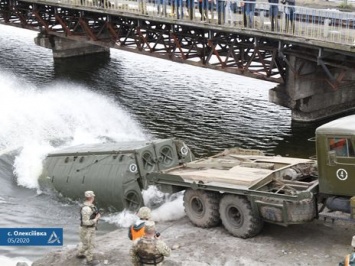 Вместо рухнувшего моста в Днепропетровской области установят понтонную переправу