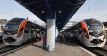 Руководство поездов "Интерсити" уволили из-за махинаций с закупкой питания для пассажиров