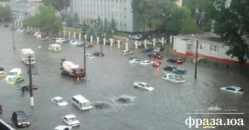 В Одессе потоп. Машины буквально плавают по городу
