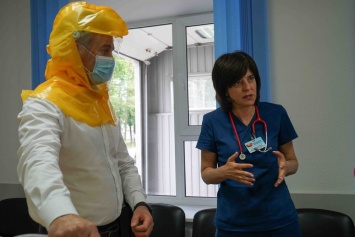 В Харькове собирают средства на защитные шлемы для врачей