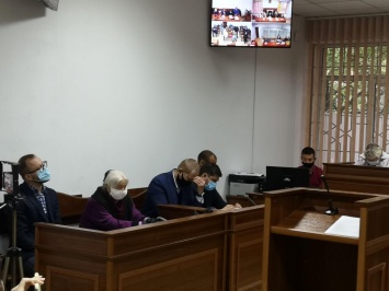 Дело Олеся Бузины. Адвокат подозреваемых в убийстве сорвал заседание, придя без маски