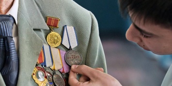 Экс-начальника СИЗО наказали за фото в "Одноклассниках" в генеральской форме с липовыми медалями