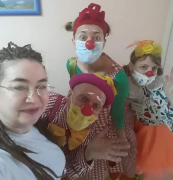 В Днепре доктора-клоуны возвращаются к деткам в больницы