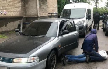 В Запорожье наркодилер протаранил полицейскую машину